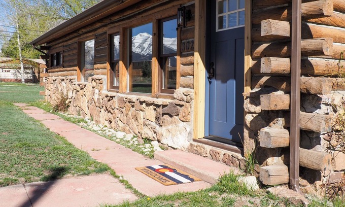 Buena Vista Cabina | STR 102. Updated modern rustic cabin.