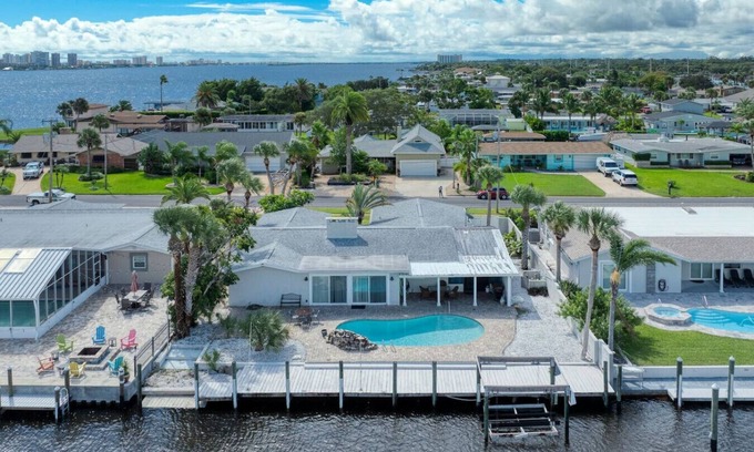 Palm Harbor Estates Apartamento | Straight Outta Dockton-Waterfront, Pool and Dock