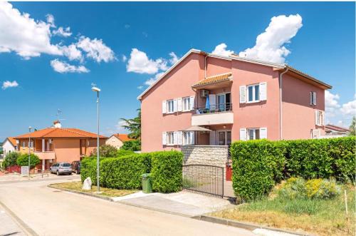 Dajla Apartamento | Strandnahe Ferienwohnung Mit Großem Garten
