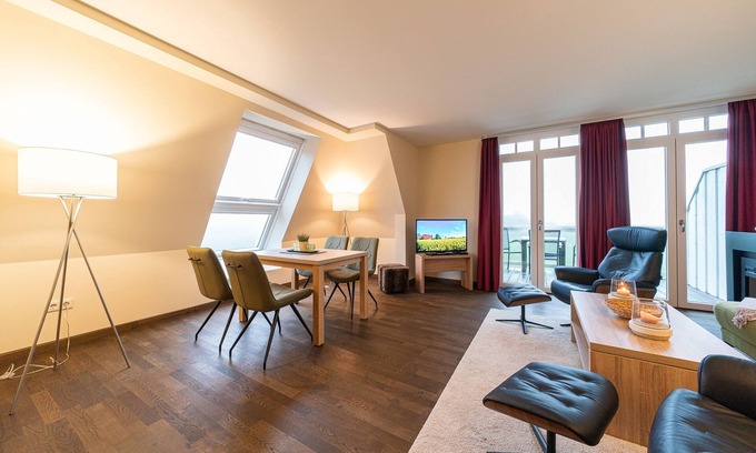 Wremen Apartamento | Strandnahe, Tolle Dachgeschosswohnung, Sauna, Zwei Balkone mit Land- & Meerblick