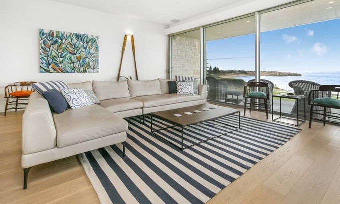 Port Elliot Casa | Strangeways Stays! -Slps 10, 4 Bdrm, Oceanview