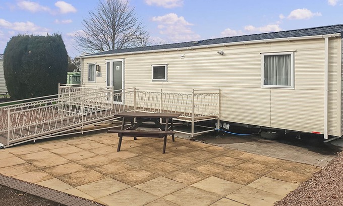 Tiddington Casa | Stratford Caravan WCF (Pet)