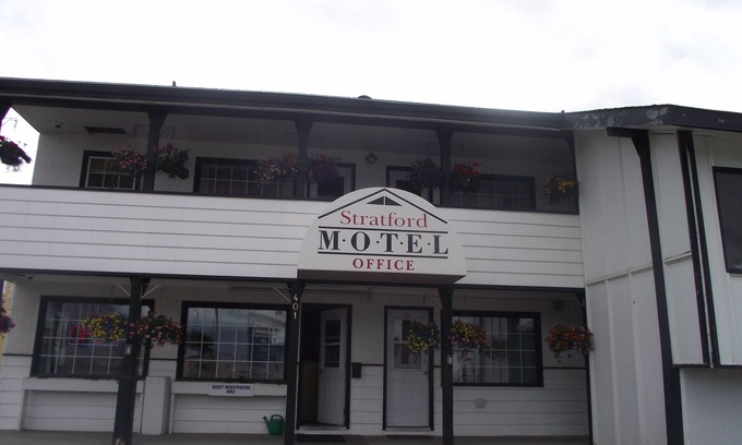 Whitehorse Hotel | Stratford Motel