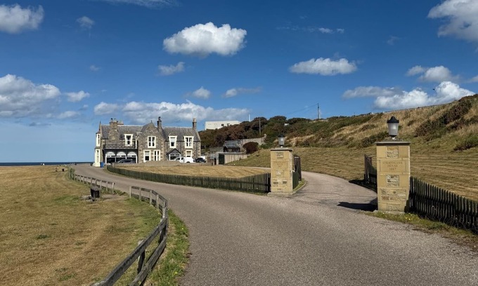 Buckie Casa | Strathlene House Retreat - 5 bed deluxe Business or Holiday Accommodation