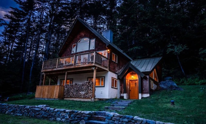 Jamaica Chalet De Esquí | Stratton Mountain Escape w Hot Tub|Deck|Projector