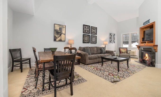 Stratton Mountain Condominio | UBICACIÓN PERFECTA, SKU-OFF DE SKI-ON DE LUJO 2BR @ THE LANDMARK DMARK !!