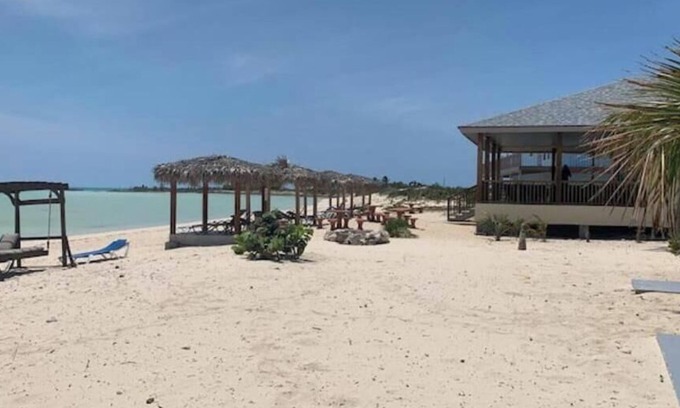 New Bight Casa | Strawberry Bungalow On Fountain Bay
