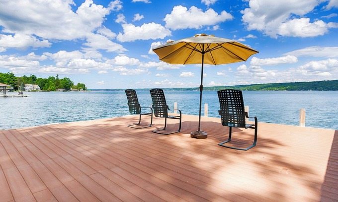 Canandaigua Cabaña | Strawberry Cottage - ¡Disfruta de la privacidad boscosa en el lago Canandaigua!