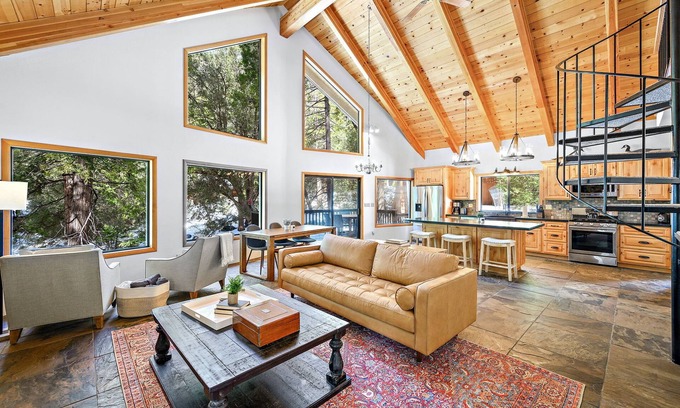 Fern Valley Cabina | Strawberry Creek Retreat: Refined A-Frame Cabin W/AC