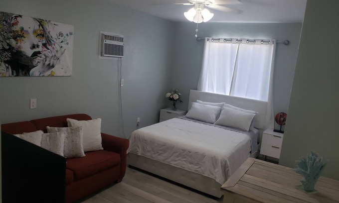 Sarasota Springs Apartamento | Streamlined & Chic Getaway Studio in Amazing Sarasota