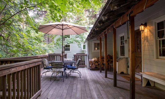Sierra City Casa | Streamside deck y relajante casa de Sierra