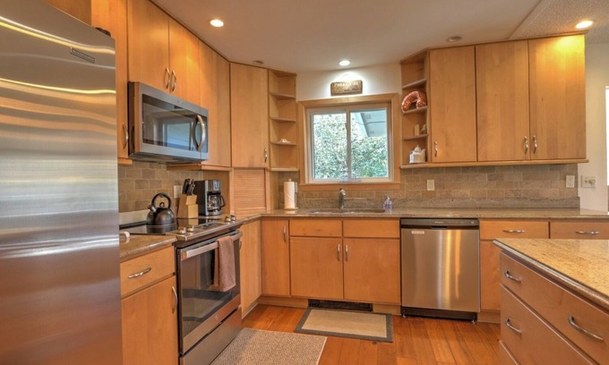Carbondale Casa | Streamside Family Home with 2 Fly Fishing Badges! 24 Miles to Aspen!