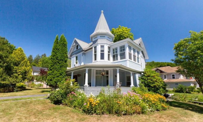 Margaretville Casa | Streamside Victorian