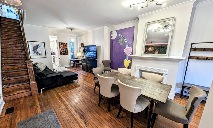 H Street Corridor Casa | Streetcars Union Station 4BR Capitol Hill Home
