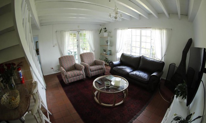 Constantia Casa | Strelitzia Cottage