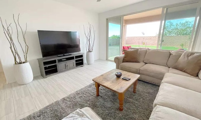 Tucson Casa | Striking 4 BD, 3 BA New Home Has It All