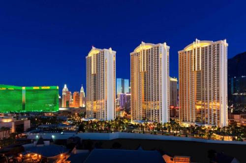 Las Vegas Apartamento | StripViewSuites Penthouse Two-Bedroom Conjoined Suite