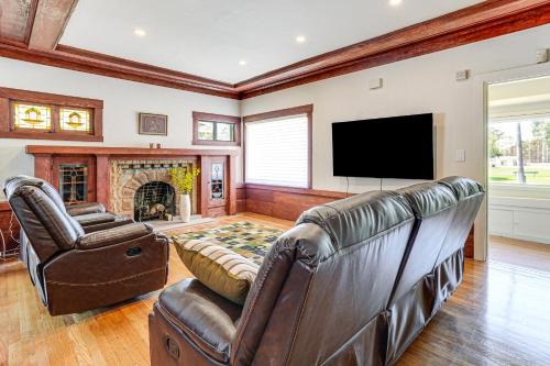 West Alameda Casa | Stroll to SF Bay Beaches! Cozy Home in Alameda