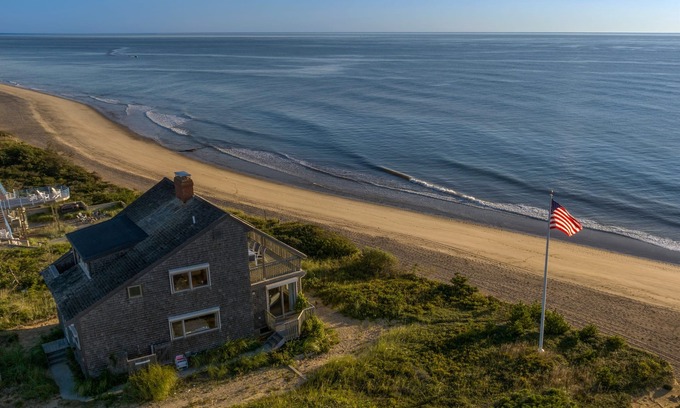 South Wellfleet Casa | Stronghold on the Atlantic Ocean