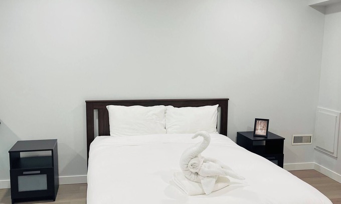 Hastings Casa | Studio 1 bedroom suite in Vancouver (close to PNE and Downtown)