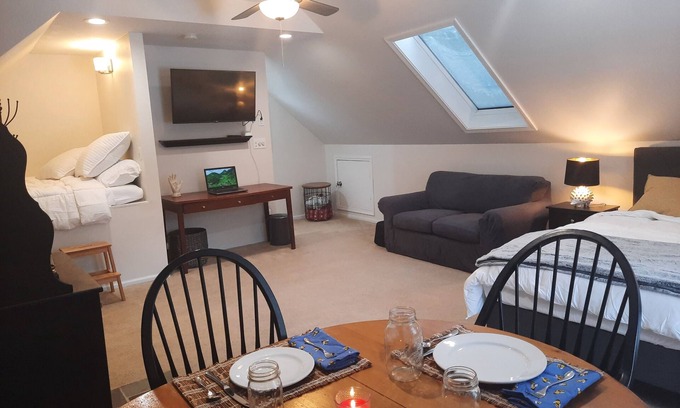 Grantham Apartamento | Studio 154 tucked away, peaceful and convenient access to the upper valley NH.