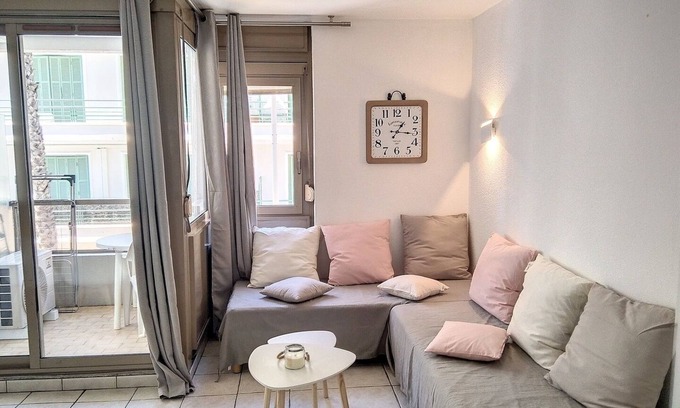 Juan-les-Pins Apartamento | Estudio-201-Baño con bañera-Vista a la Ciudad