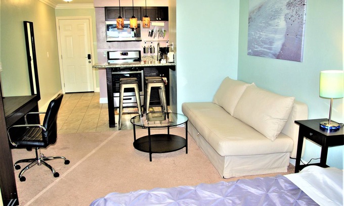 Mira Mesa Apartamento | Studio #3, private entrance/kitchen/bathroom