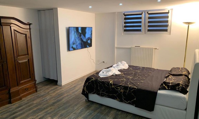 Village-Neuf Casa | Studio 45m2 très calme