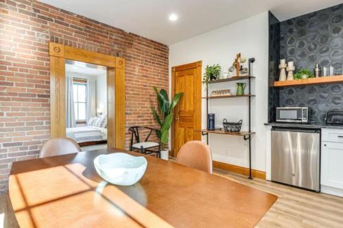 Lockerbie Square Apartamento | Studio 500 Downtown Gem Free Parking and Pets OK