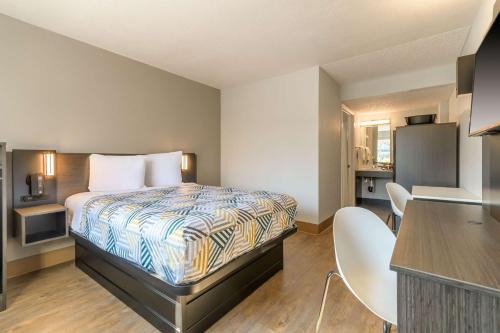 Hayward Hotel | Studio 6 Hayward, CA Silicon Valley Gateway