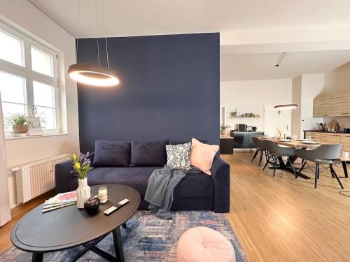 Kleinwelka Apartamento | Studio Alte Mädchenschule, Sauna, 6 Personen, Hund, am Saurierpark, Boxsprinbetten, gratis Kaffee und Tee, Minibar
