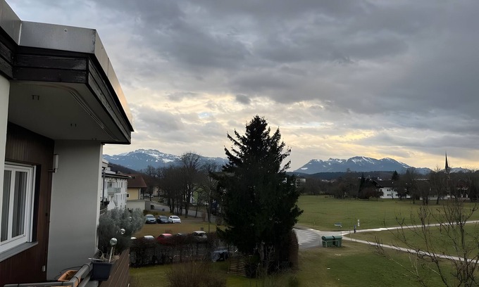 Prien am Chiemsee Apartamento | Estudio 'Am Chiemsee Mit Bergblick' con vistas a la montaña, balcón y Wi-Fi