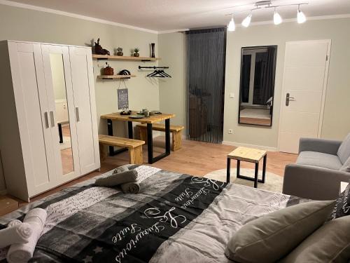 Mickten Apartamento | Studio an der Elbe mit Balkon, Küche und Netflix