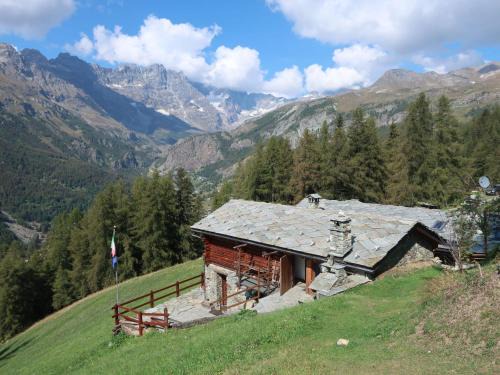 Valtournenche Apartamento | Studio Ancienne Bergerie Studio 3 by Interhome