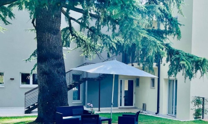 Gargagnago di Valpolicella Apartamento | Studio Apartment 'Agni' with Shared Terrace, Wi-Fi and Air Conditioning
