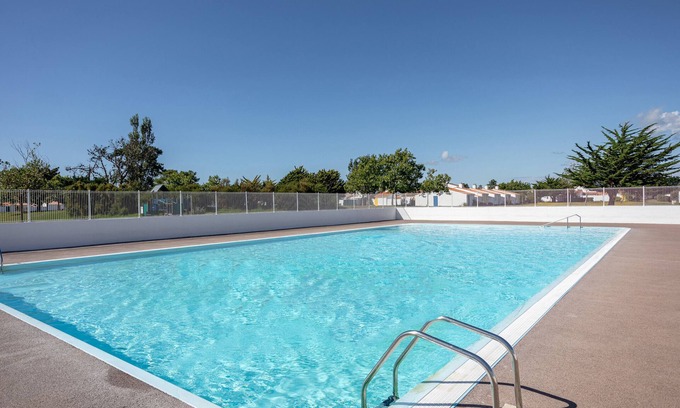 Bretignolles-sur-Mer Apartamento | Apartamento estudio 'Piscine Partagée' con piscina compartida, terraza privada y Wi-Fi