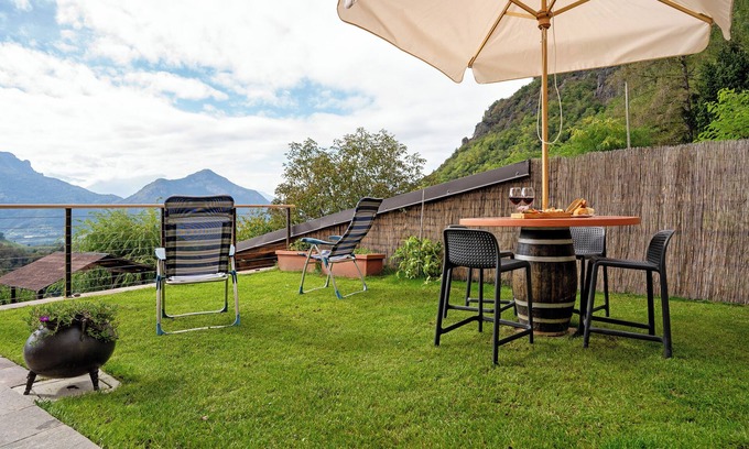 Pergine Valsugana Apartamento | Estudio Apartamento 'Maso Plocech App Vacanze' con vistas al lago, jardín privado y Wi-Fi