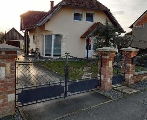 Lipik Apartamento | Studio Apartman Lora