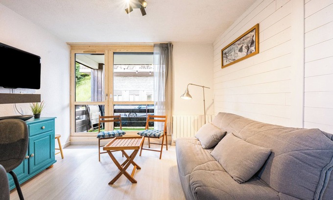 Plan Peisey Apartamento | Apartamento estudio 'Skis Aux Pieds' con vistas a la montaña, balcón y Wi-Fi