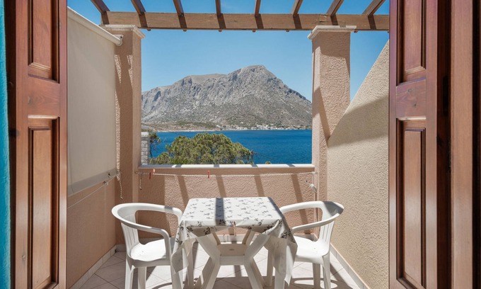 Kamari Apartamento | Estudio 'Amphitrite -' con vistas al mar, Wi-Fi y aire acondicionado