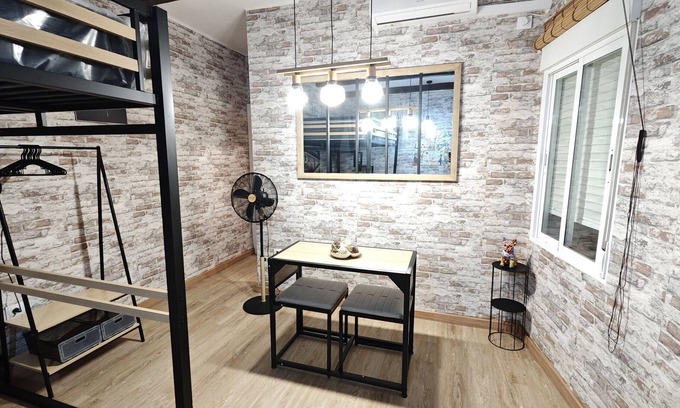 Distrito de Levante Apartamento | Apartamento estudio 'Apartamento Sanz' con terraza privada, Wi-Fi y aire acondicionado