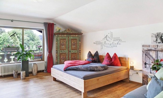 Untergrainau Apartamento | Apartamento estudio 'Aschaubichl - Wohnung Anemone' con vistas a la montaña, balcón y Wi-Fi