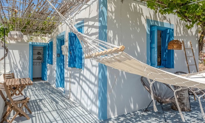 Karpathos Apartamento | Apartamento estudio 'Avlona Blue' con vistas a la montaña, Wi-Fi y aire acondicionado.