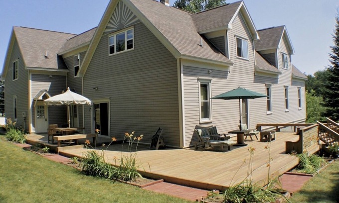 Boyne City Apartamento | Amistosa terraza para familias