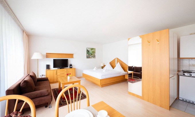 Bad Saeckingen Apartamento | Apartamento estudio 'Ferienwohnung, 35qm' con balcón y Wi-Fi
