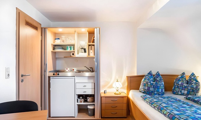Gersfeld Apartamento | Apartamento estudio 'Haus Edith Zimmer' con vistas a la montaña, jardín compartido y Wi-Fi