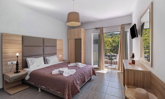 Anthousa Apartamento | Apartamento estudio 'Deluxe 2 Adultos - A' con terraza compartida, Wi-Fi y aire acondicionado.