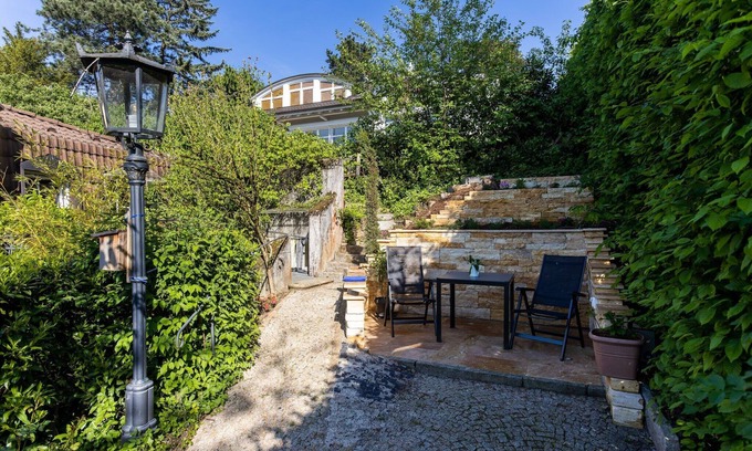 Staufen im Breisgau Apartamento | Studio Apartment 'Haus Ditfurth' with Mountain View, Private Terrace and Wi-Fi