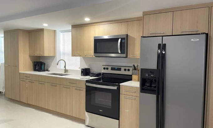 Seven Mile Beach Apartamento | Studio Apartment in West Bay Rd. VR14