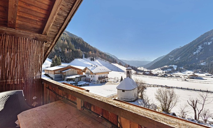 Valle di Casies Apartamento | Apartamento estudio 'Jelerhof Apt Dolomitenblick' con vistas a la montaña, jardín compartido y Wi-Fi